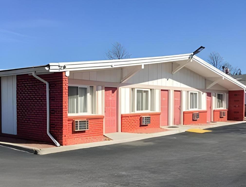 Travelodge By Wyndham Bay Shore Long Island Extérieur photo