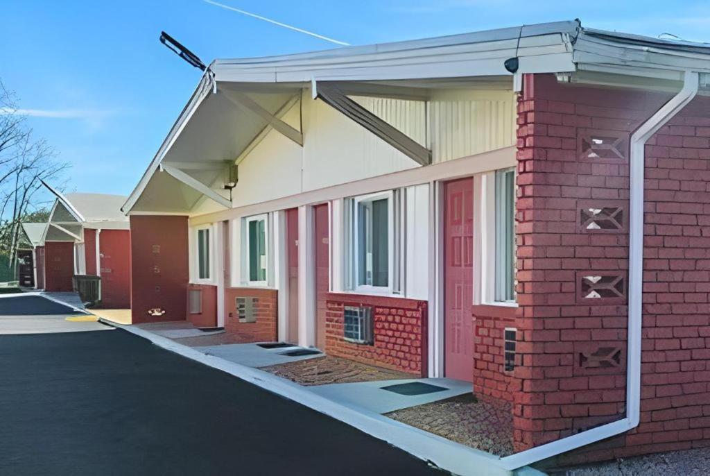 Travelodge By Wyndham Bay Shore Long Island Extérieur photo